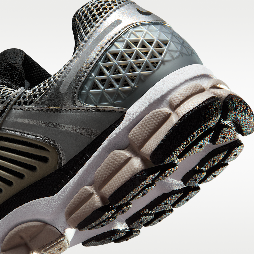 Zoom Vomero 5 Metallic Silver College Grey