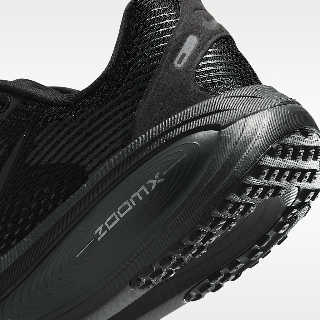 Zoom Vomero 18 'Triple Black'