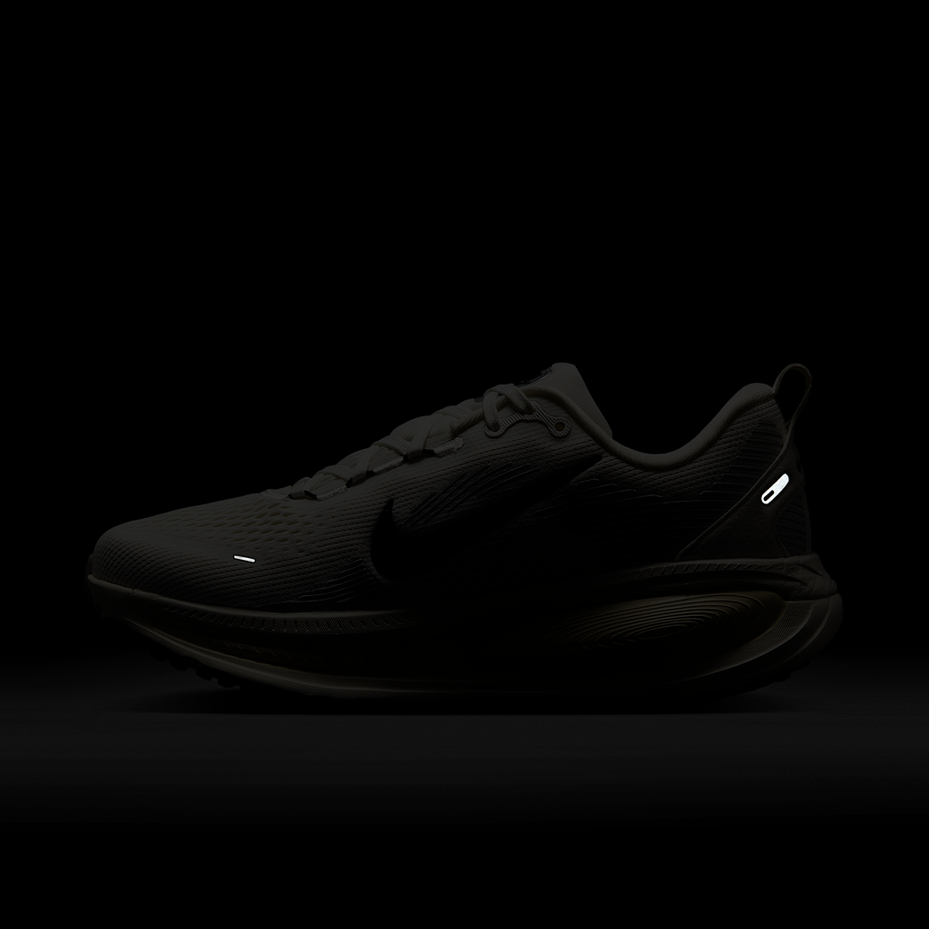 Zoom Vomero 18 'Coconut Milk'