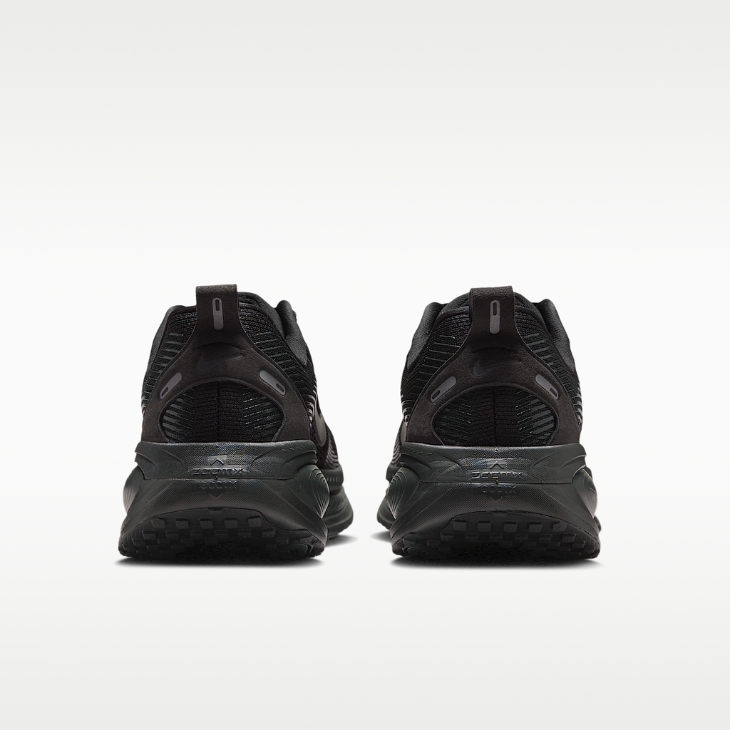 Zoom Vomero 18 'Triple Black'