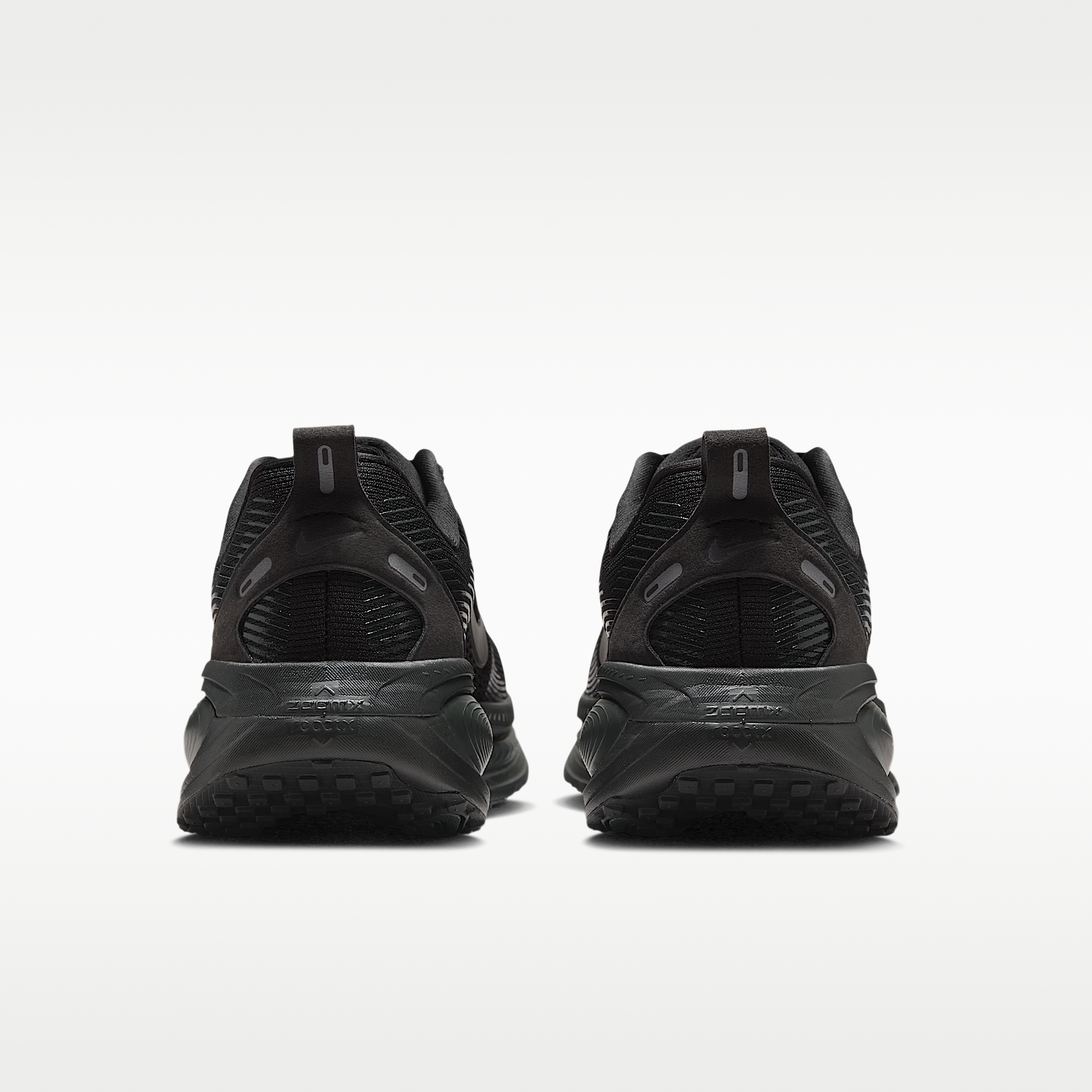 Zoom Vomero 18 'Triple Black'