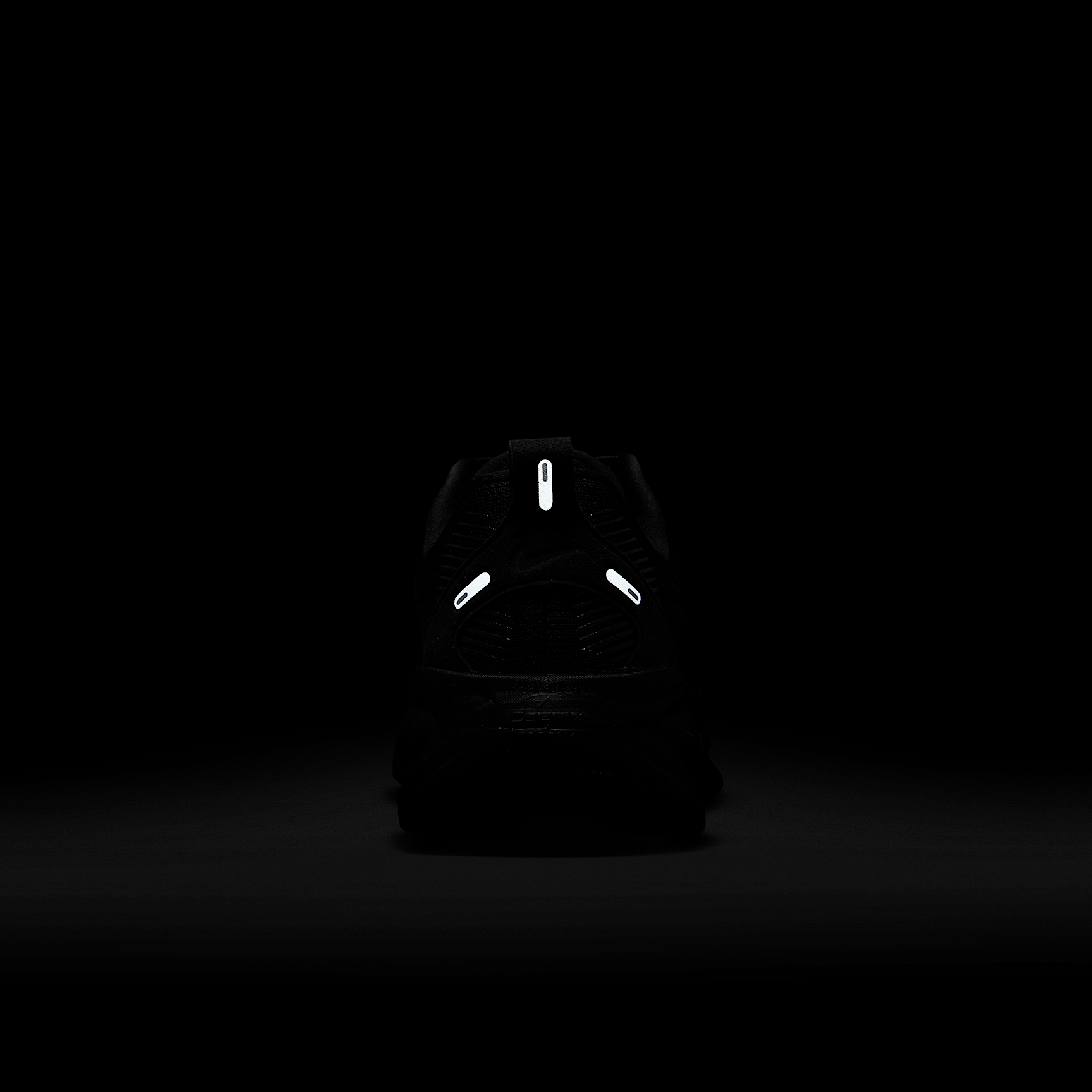 Zoom Vomero 18 'Triple Black'